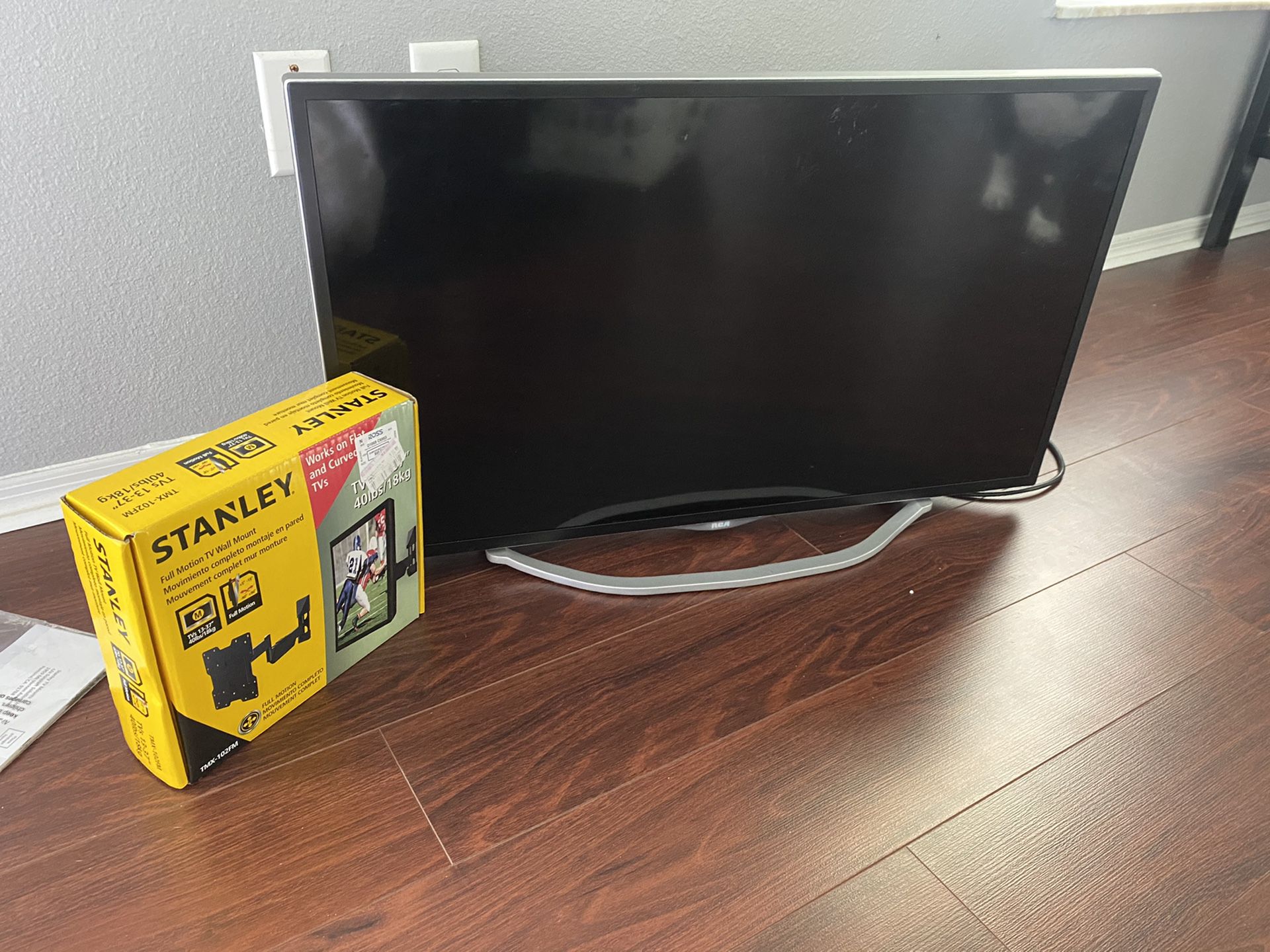 32” smart tv with new wall mount !