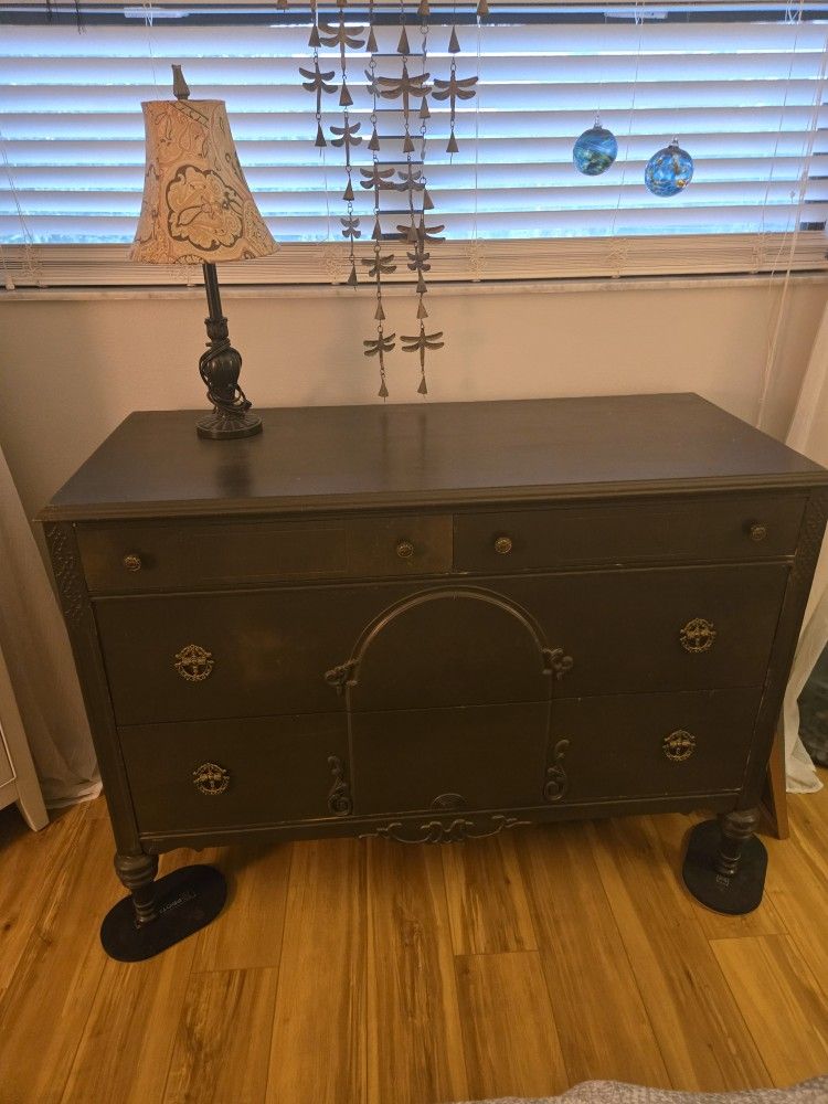 Antique 4 Drawer Dresser In Very Good Condition For Its Age