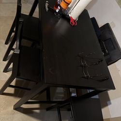 Table for sale with 4 Chairs