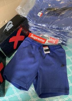 Brand New men's Nike tech fleece shorts size large and extra large only