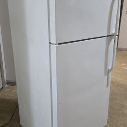 GE Refrigerator 1