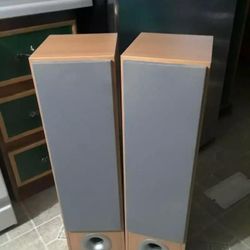 Set Of Floor Home Speakers In Good Condition Sounds Clear ( 9 x 36 ) 50.