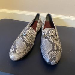 Munro Women’s Gray Snakeskin Loafers Size 8.5