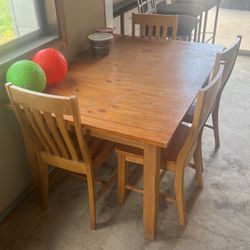 Table and 4 Chairs W/ Leaf Extension