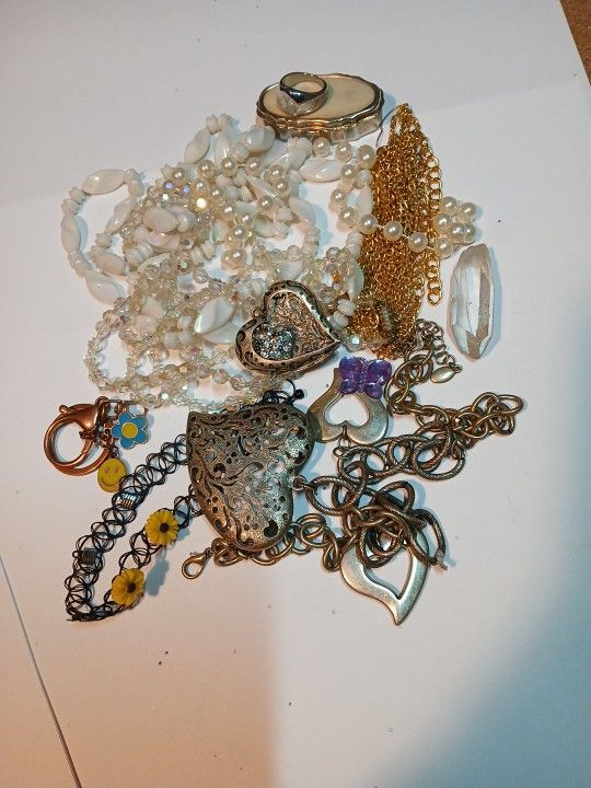 Large Bling 150+ pc. Craft Lot ☆ Broken & Wearable Jeweley ☆ Beads ☆ Vintage Pinbacks ☆ Tourquise ☆ Misc Cool Trinkets 