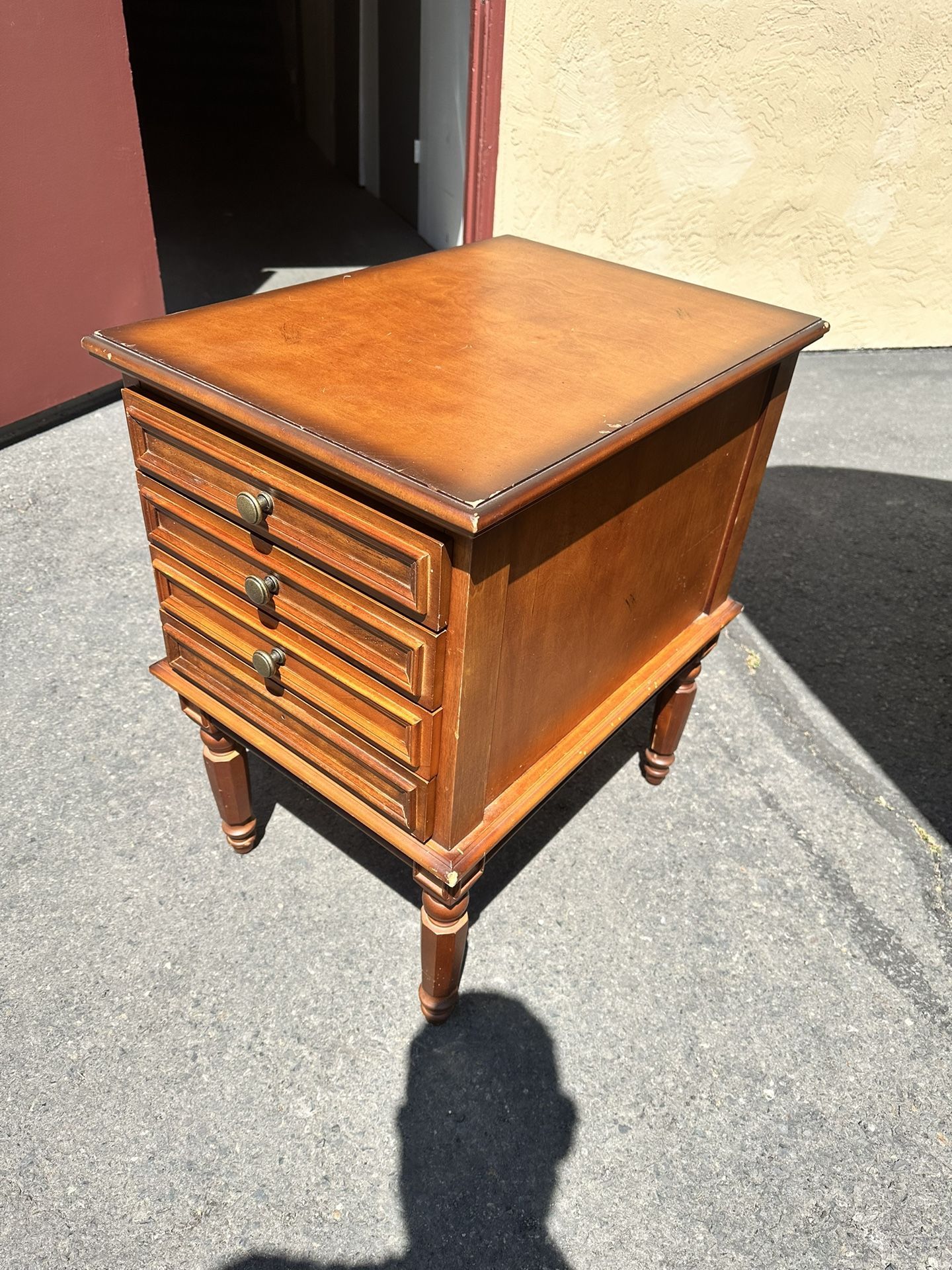 End Table With Pull Out Trays