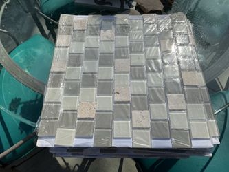 Glass tile sheets with mesh backing