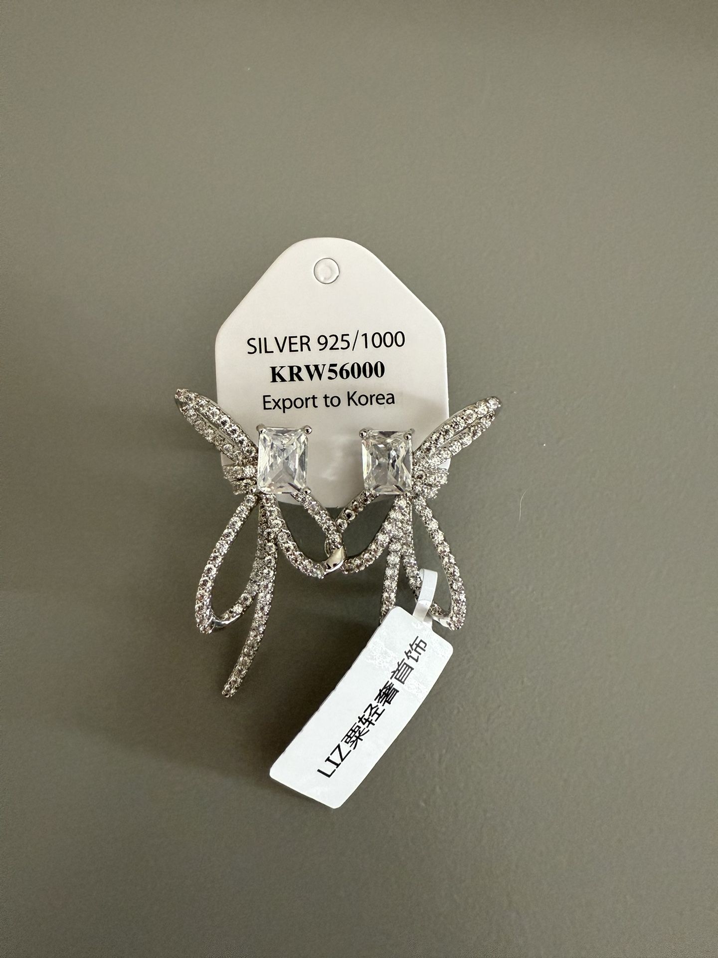 Women’s silver bow knot shape earrings