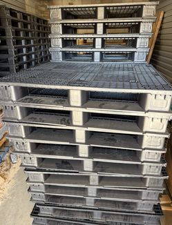 Plastic pallets 4 sale x20