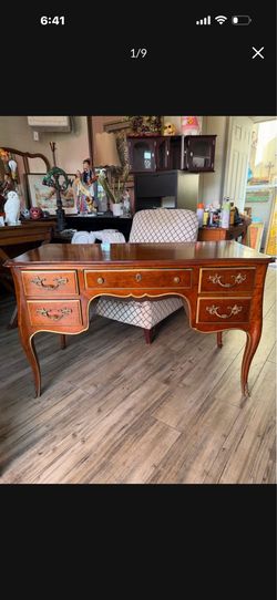 Made by Kindle beautiful walnut stunning Antique Desk measurement in last  picture