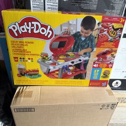 Play-Doh Sizzlin' Grill Playset with Lights & Sounds, 17 Accessories, Play Kitchen Toys