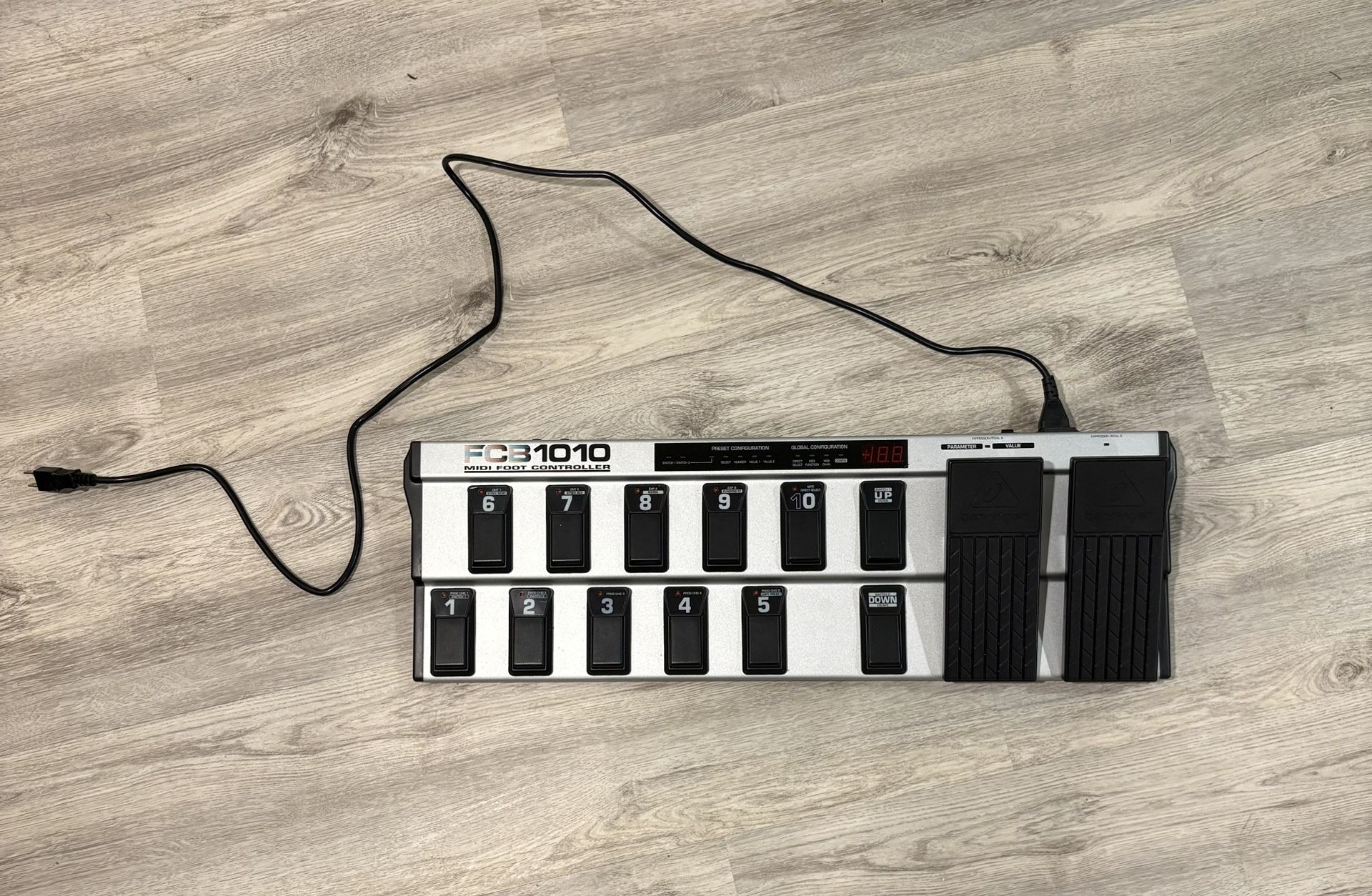 Behringer FCB1010 MIDI Foot Controller