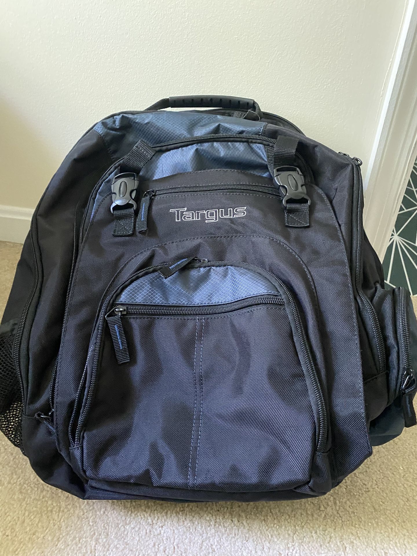 Targus backpack- large