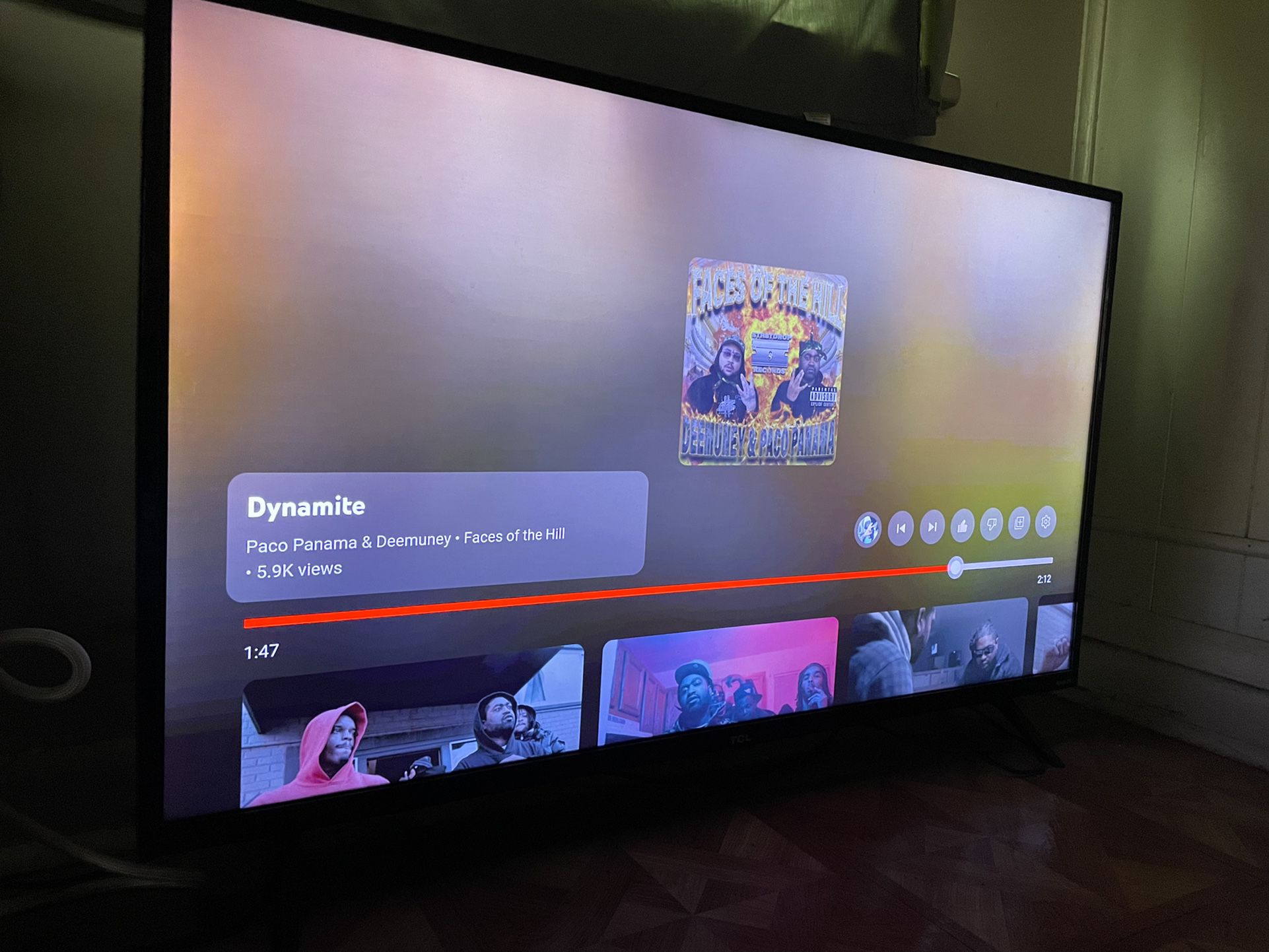 flatscreen  Roku Tv