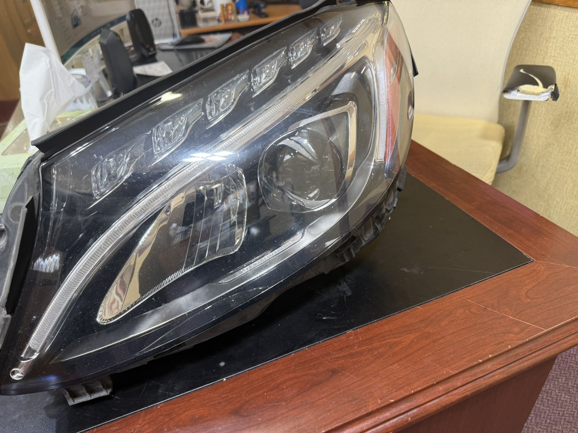 W205 drivers side headlight ( Led + Static )