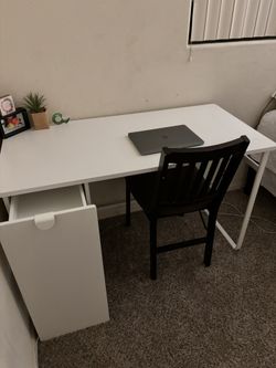 White Lärande IKEA Desk