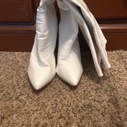 White Snake Print Fashionova Boots  Size 10