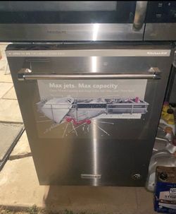 Kitchen Aid dishwasher. 3 level unused.
