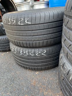 285/35R22  Bridgestone 285/35/22 pair of 2 used matching tires in great condition  125$ each tire plus tax .  Mount available but not included. Wheel 