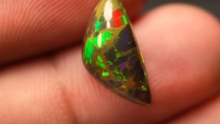 Natural Ethiopian Opal 3.3 Ct Crescent Moon Shaped Cabochon Loose Gemstone
