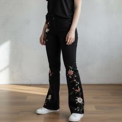 NEW Sandpiper Jeans Women’s Size 16W Black Embroidered Denim  Boot Cut NWT