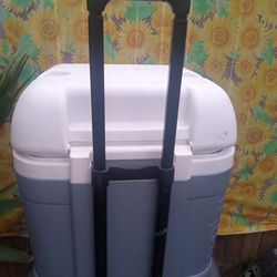 Igloo Ice Chest Cooler On Wheels
