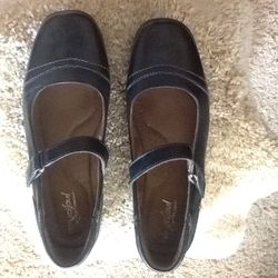 Black flats size 8