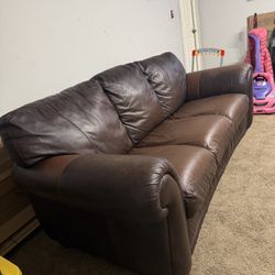 Real Leather Sofa In Excellent Condition 