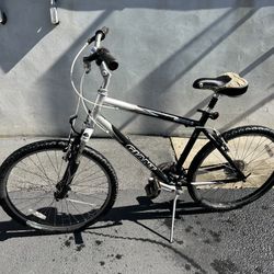 Giant Sedona bike bicycle mountain bike 26 inch tires