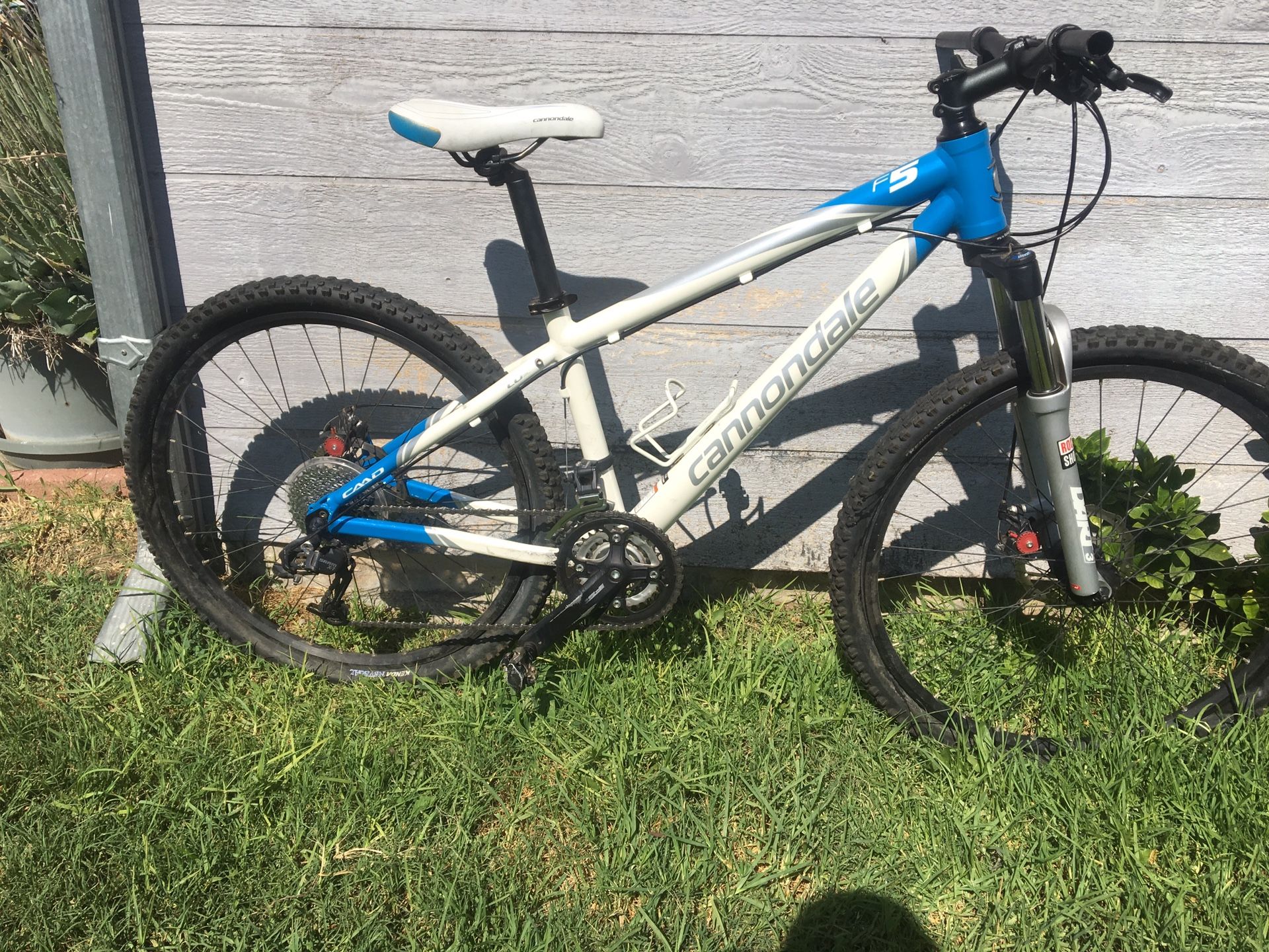 Women’s 2009 Cannondale F5 Mtn bike