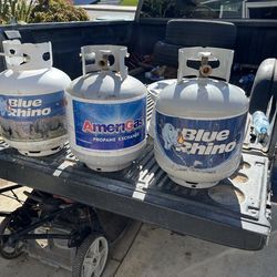 Propano tanks / are complete full