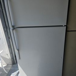 GE Refrigerator 