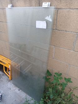 Glass shower doors
