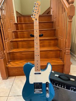 Fender MIM Stratocaster (Mint) w/ Fender Amp