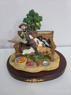 Limited Edition Figurine "Sunday on the Park"