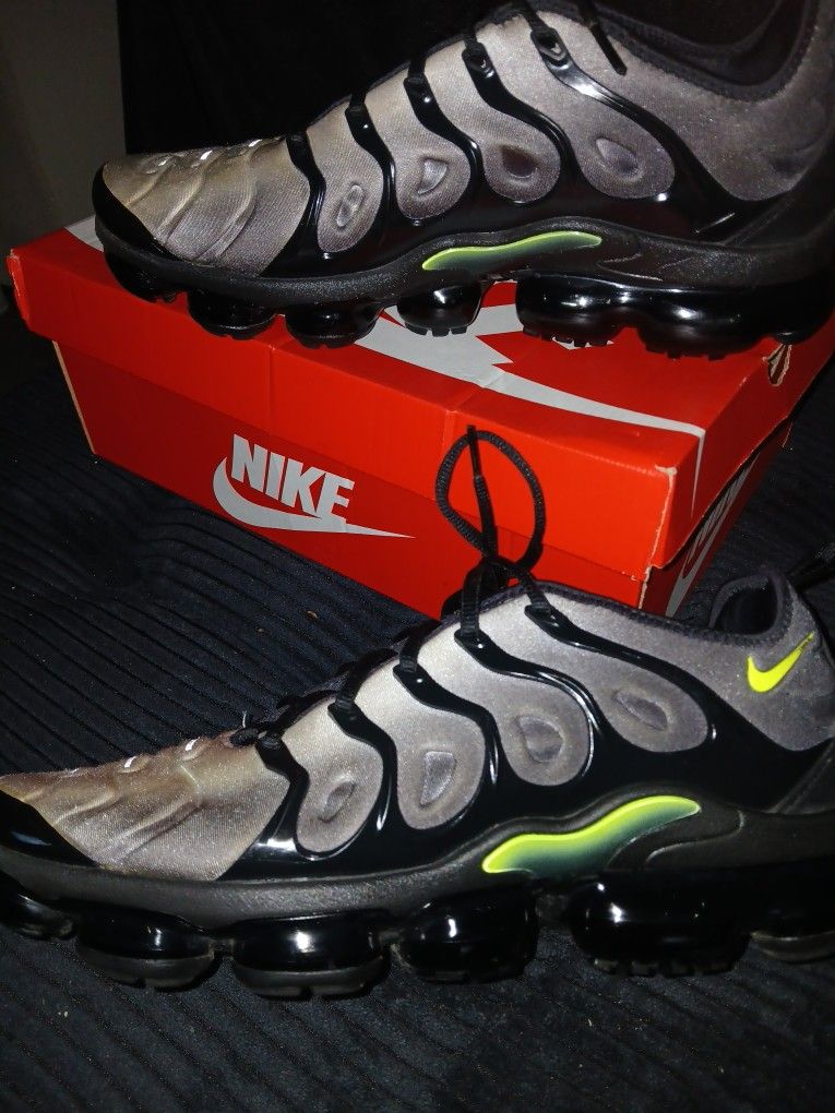 Authentic NIKE AIR MAX & VAPORMAX  BOTH FOR $ 125