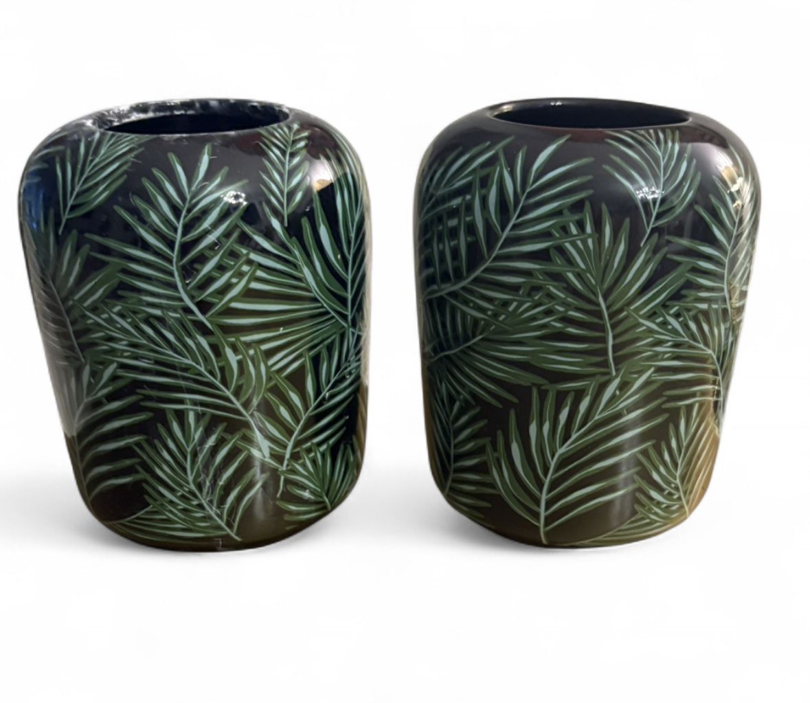 2 Small palm tree and black decor