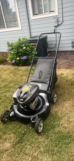 Yard machine, Lawnmower, mower runs strong