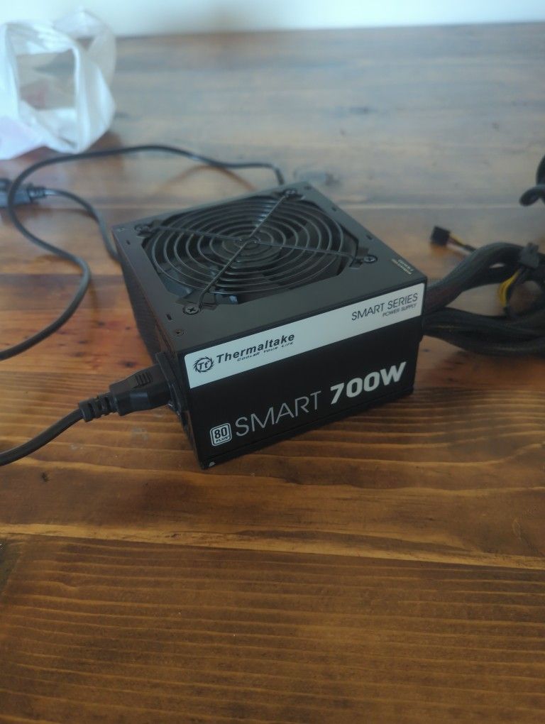 Thermaltake 700 W PC Power Supply