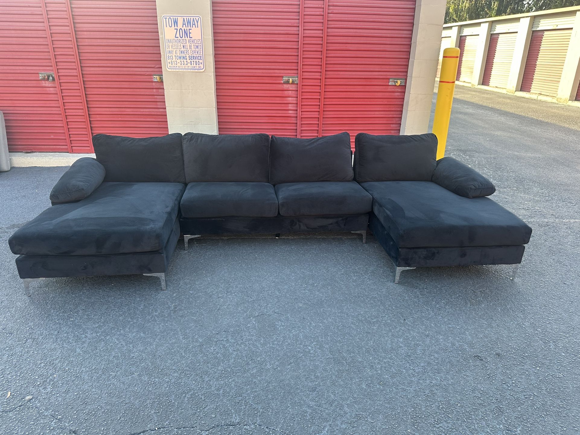 Comfy Nice Black Sectional Couch 🔥🔥