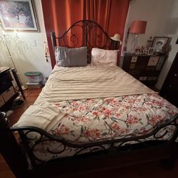 QUEEN SIZE BED WITH NEW SERTA MATTRESS