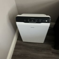 Set of 2 Winix.   Air Purifier with True HEPA, PlasmaWave and Odor Reducing Washable AOC Carbon Filter Medium
