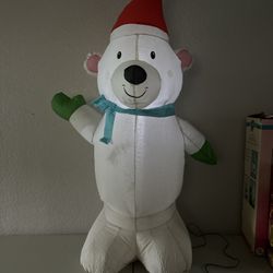 Gemmy Airblown Inflatable Polar Bear Christmas Yard Decor 4ft Indoor Outdoor