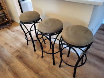 3 backless swivel barstools