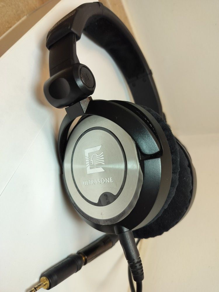 Ultrasone PRO 900 Professional HI-FI Closed-Back Headphones - AMAZING Sound, MINT