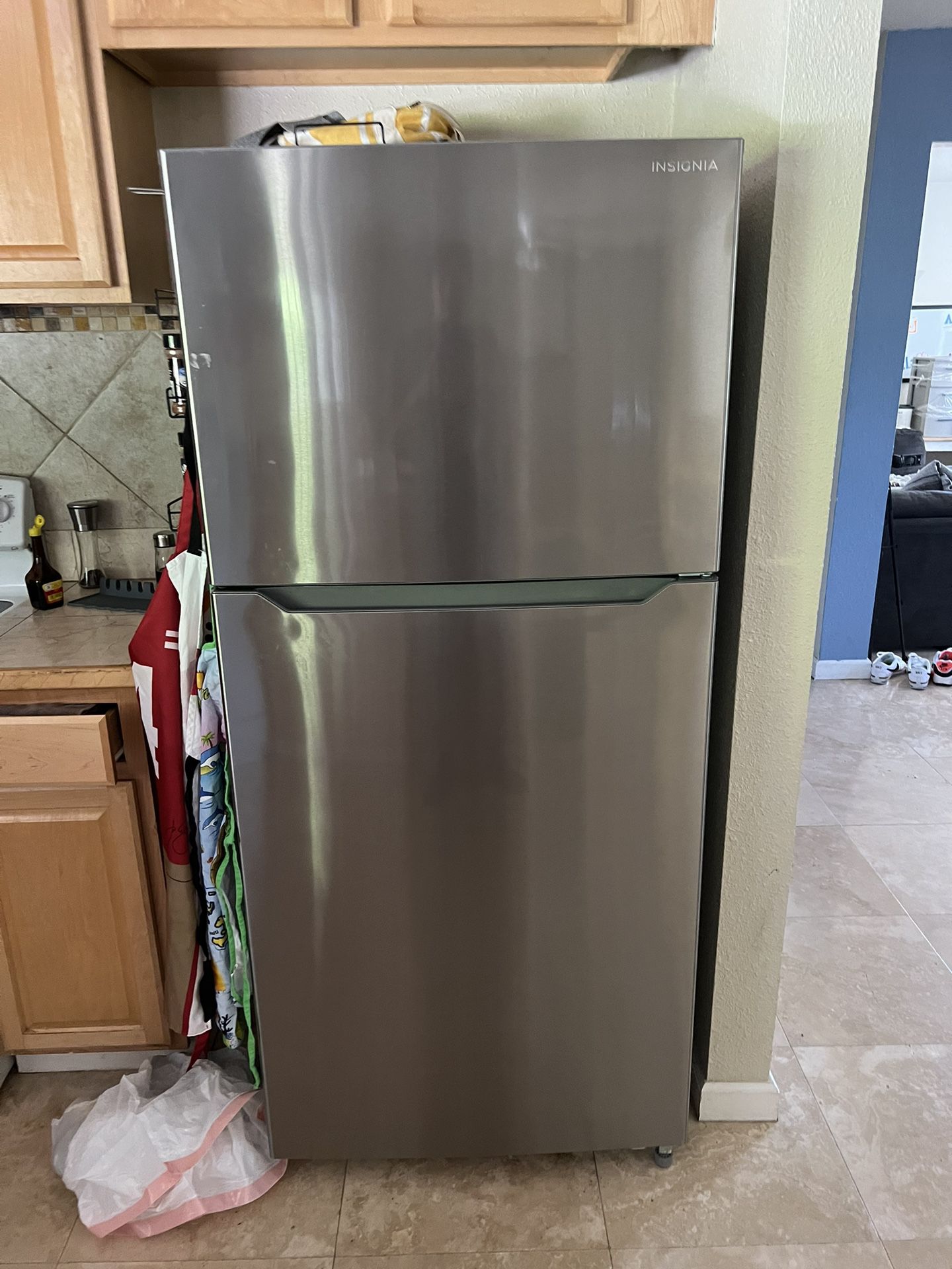 20.5 Cu. Ft. Top-Freezer Refrigerator - 3 MONTHS OLD -Stainless Steel