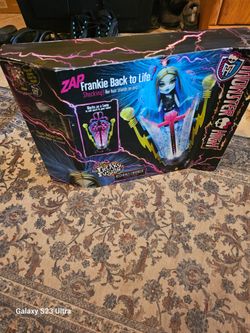 Monster High Freaky Fusion Recharge Chamber Frankie Stein