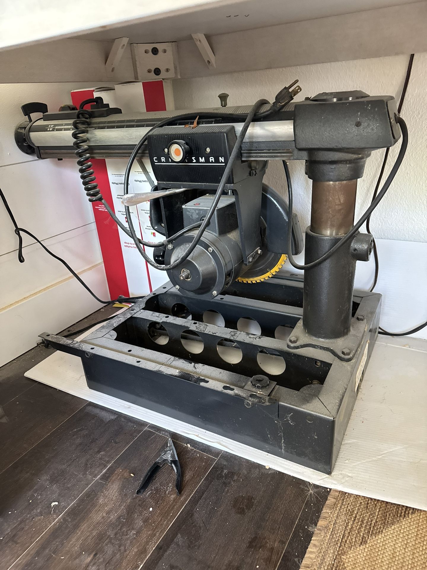 Craftsman Accra-Arm 10 Inch Radial Saw. Model number 113.29441.