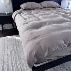 King Size Bed & Nightstands 