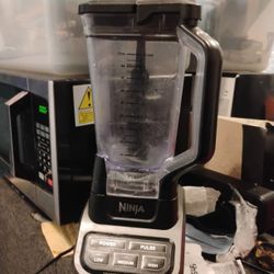 Ninja Professional 1000W Countertop Blender, likely model BL610. 